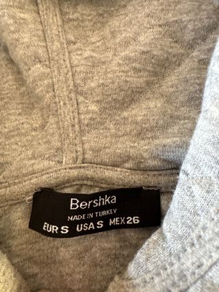 Sudadera Bershka gris acolchada mujer