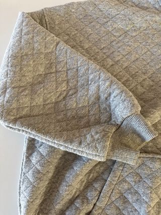 Sudadera Bershka gris acolchada mujer