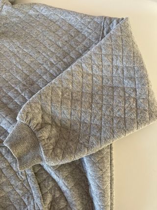 Sudadera Bershka gris acolchada mujer