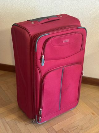 Maleta de viaje roja