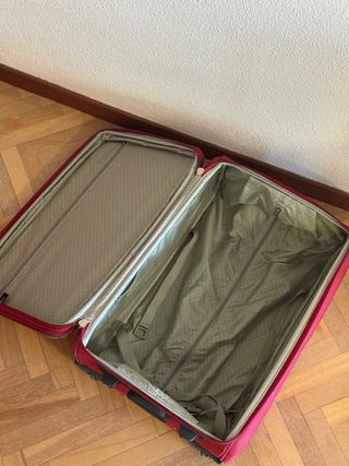 Maleta de viaje roja
