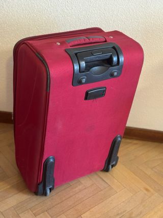Maleta de viaje roja