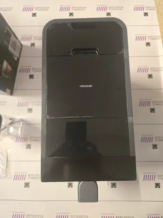 Cafetera superautomatica Cremmaet latte cecotec