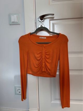 Camiseta naranja manga larga fruncida