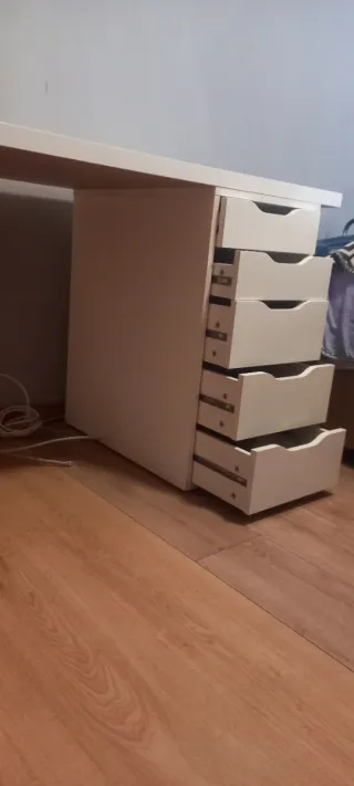 Escritorio blanco con cajones Ikea