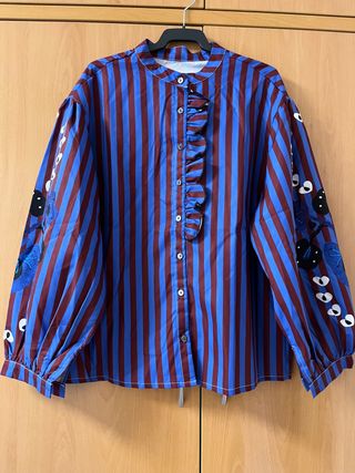 Camisa rayas azul y burdeos con volante