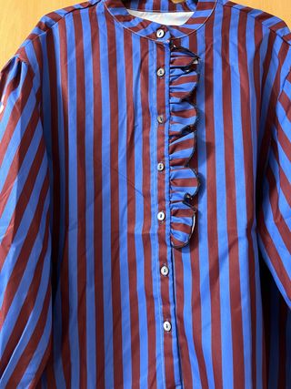 Camisa rayas azul y burdeos con volante