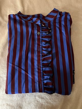 Camisa rayas azul y burdeos con volante