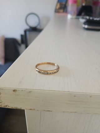 Anillo de oro con diamantes