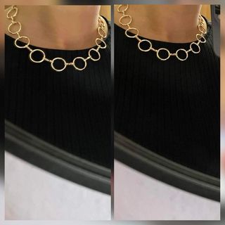 Collar/gargantilla dorada con redondas.