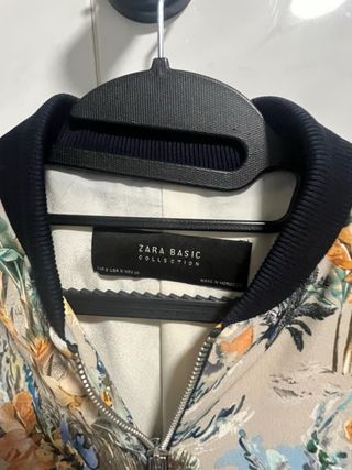 Bomber Zara corta floral Talla S