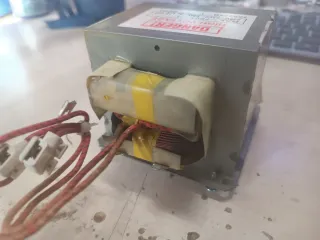 Transformador microondas alta tensión