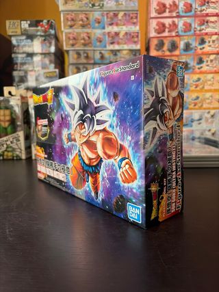 Figura Son Goku Ultra Instinto Plástico
