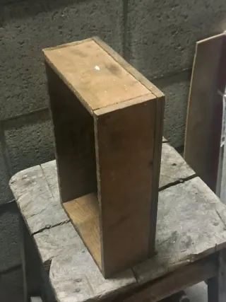 Antico contenitore in legno