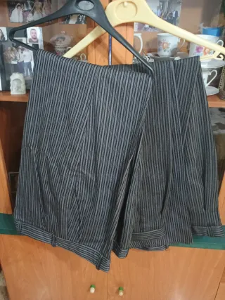 Pantalones de rayas grises