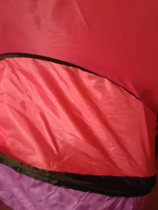 Parque de juegos infantil con túnel y casita