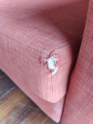 Sofá cama naranja o rojo de tela