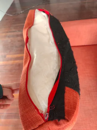 Sofá cama naranja o rojo de tela