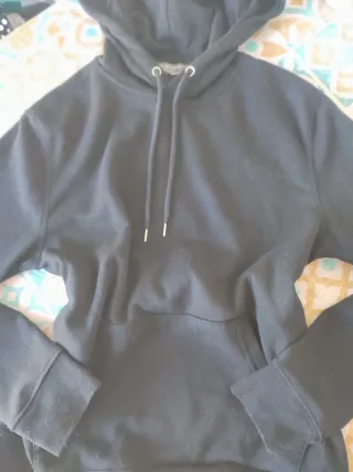 Sudadera con capucha negra