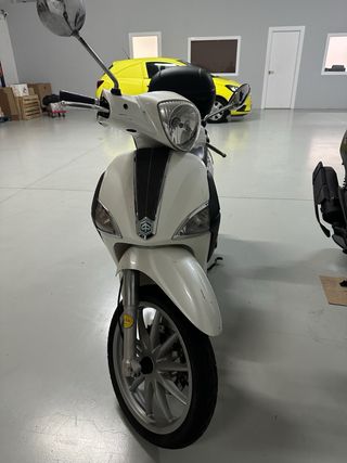 Piaggio Liberty 125 Scooter Blanca