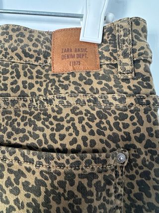 Vaquero de Zara animal print