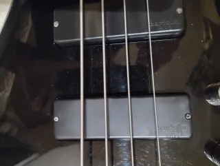 Bajo Ibanez SR 520