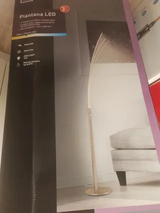 Lámpara LED de pie nueva