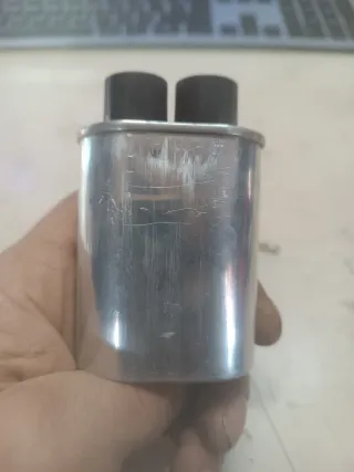Condensador de alta tensión microondas.