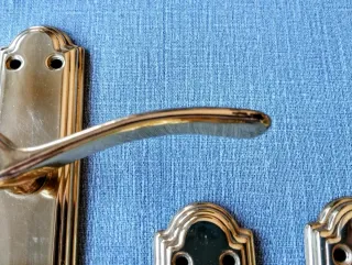 LOTE DE CINCO MANIVELAS DORADAS