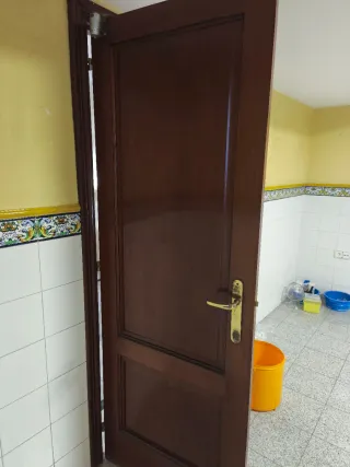 Puertas de madera y de madera y cristal