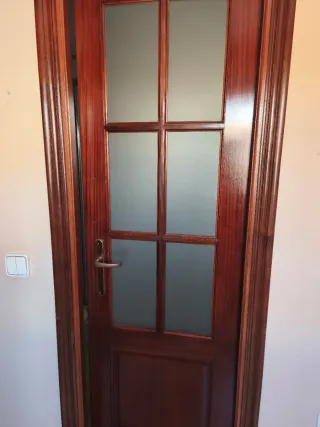 Puertas de madera y de madera y cristal