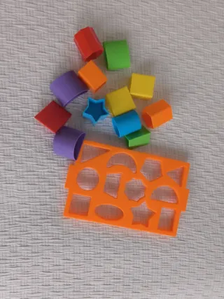 Juego de formas y encajes infantil
