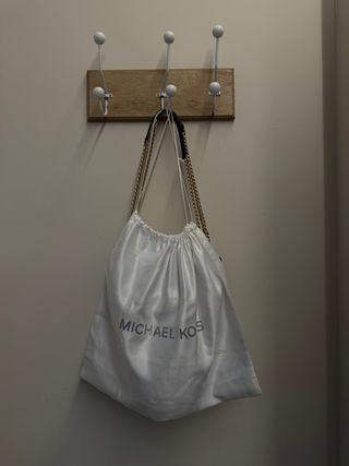 Bolso Michael Kors Negro Cadena Dorada