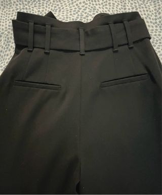 Pantalón vestir negro con cinturón