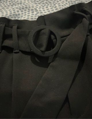 Pantalón vestir negro con cinturón