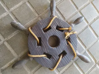 Timón de barco antiguo decorativo