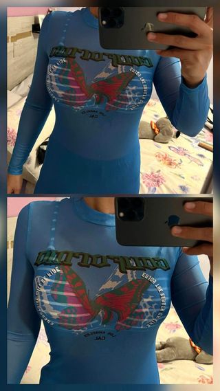 Vestido ajustado transparente azul.