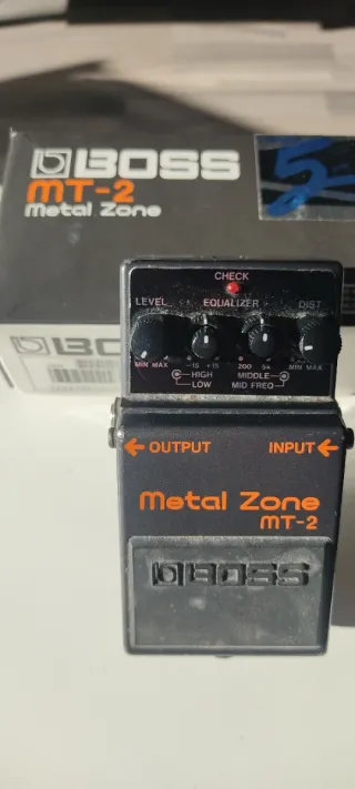 BOSS MT-2 Metal Zone Pedal de Guitarra