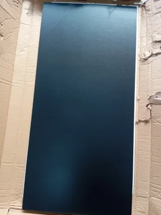 Escritorio de ordenador negro