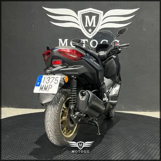 YAMAHA X MAX 300 TECH MAX - 2024 con 15.286 km