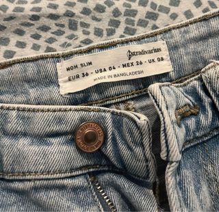 Pantalón vaquero roto