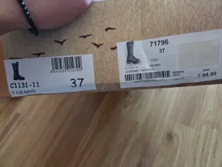 Botas militares negras con cordones