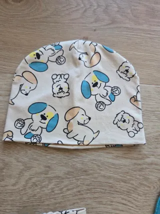 Set 2 cappellini + 1 scaldacollo neonato, nuovo