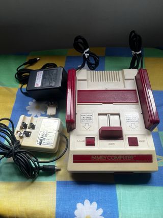 Nintendo Famicom con cables