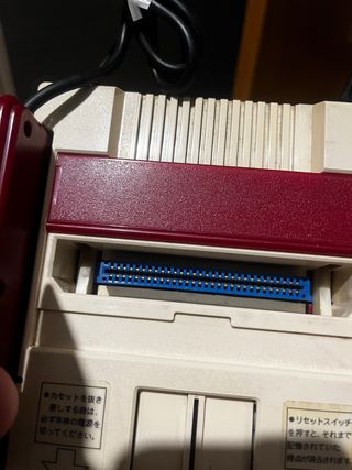 Nintendo Famicom con cables