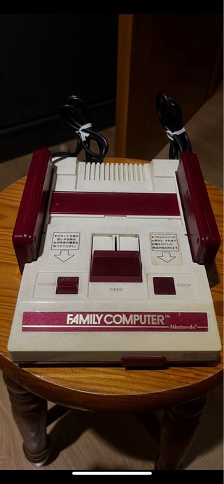 Nintendo Famicom con cables