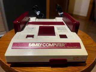 Nintendo Famicom con cables