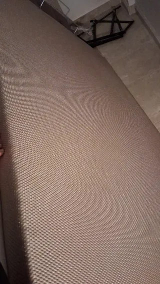 Canapé de tela beige y madera, nuevo