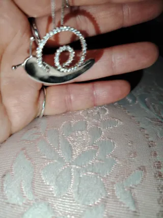 Collana scintillante con ciondolo a lumaca