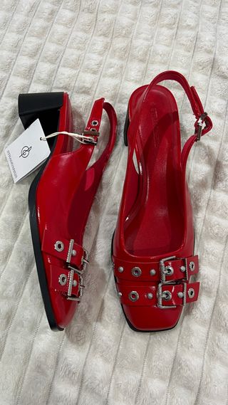 Zapatos de tacón rojos Stradivarius